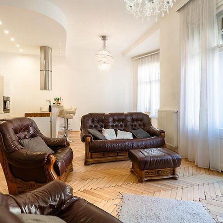 Garys Bright And Spacious Two Bedroom Flat Near Danube Boedapest Buitenkant foto