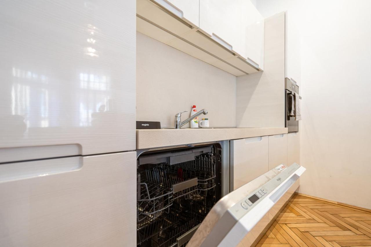 Garys Bright And Spacious Two Bedroom Flat Near Danube Boedapest Buitenkant foto