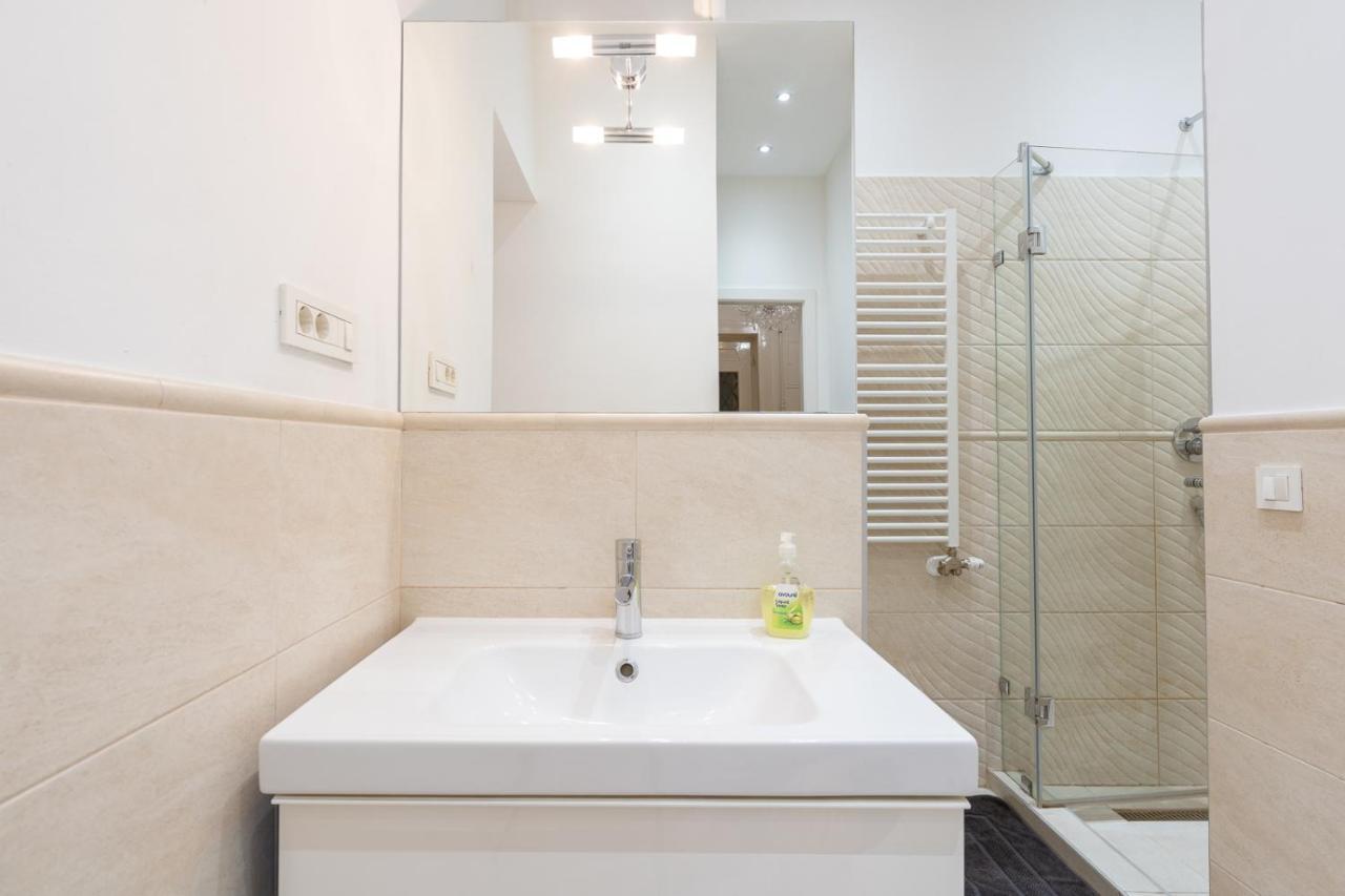 Garys Bright And Spacious Two Bedroom Flat Near Danube Boedapest Buitenkant foto
