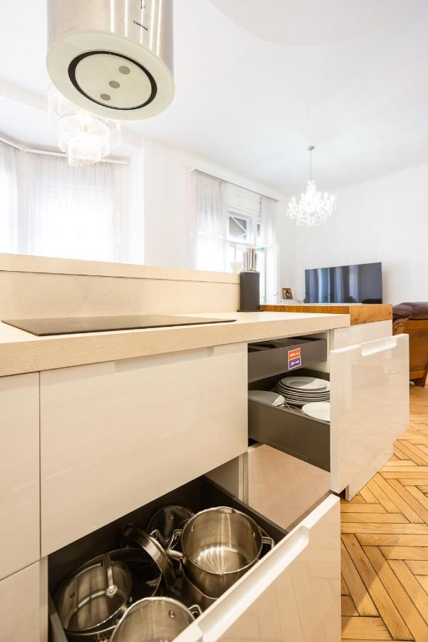 Garys Bright And Spacious Two Bedroom Flat Near Danube Boedapest Buitenkant foto