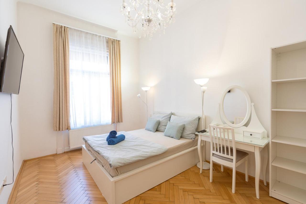 Garys Bright And Spacious Two Bedroom Flat Near Danube Boedapest Buitenkant foto