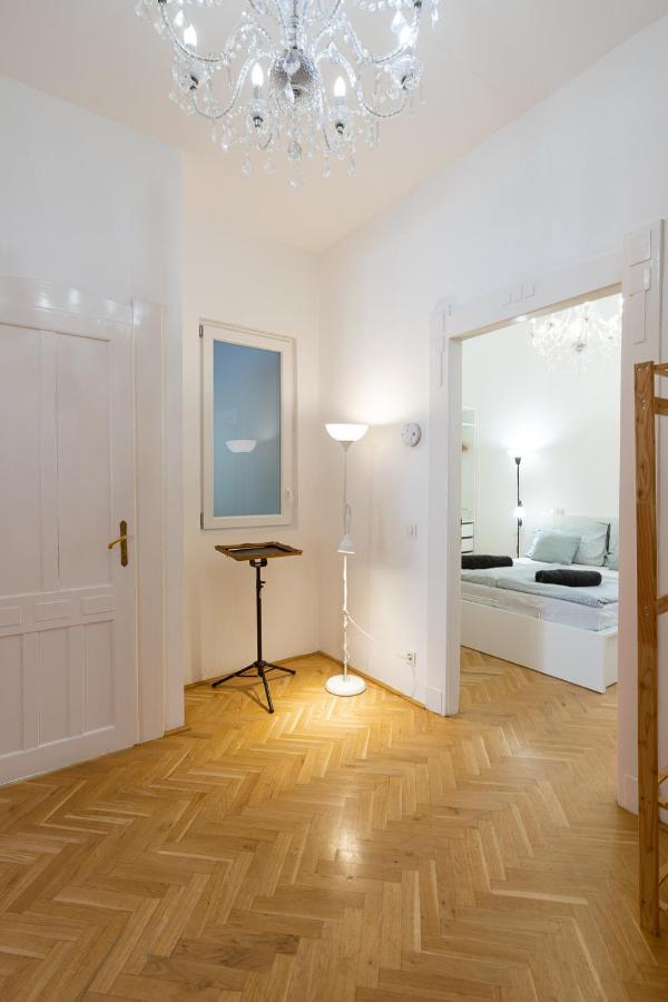 Garys Bright And Spacious Two Bedroom Flat Near Danube Boedapest Buitenkant foto